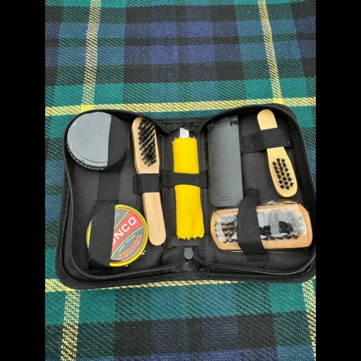 Gordon's Shoe Polishing Kit